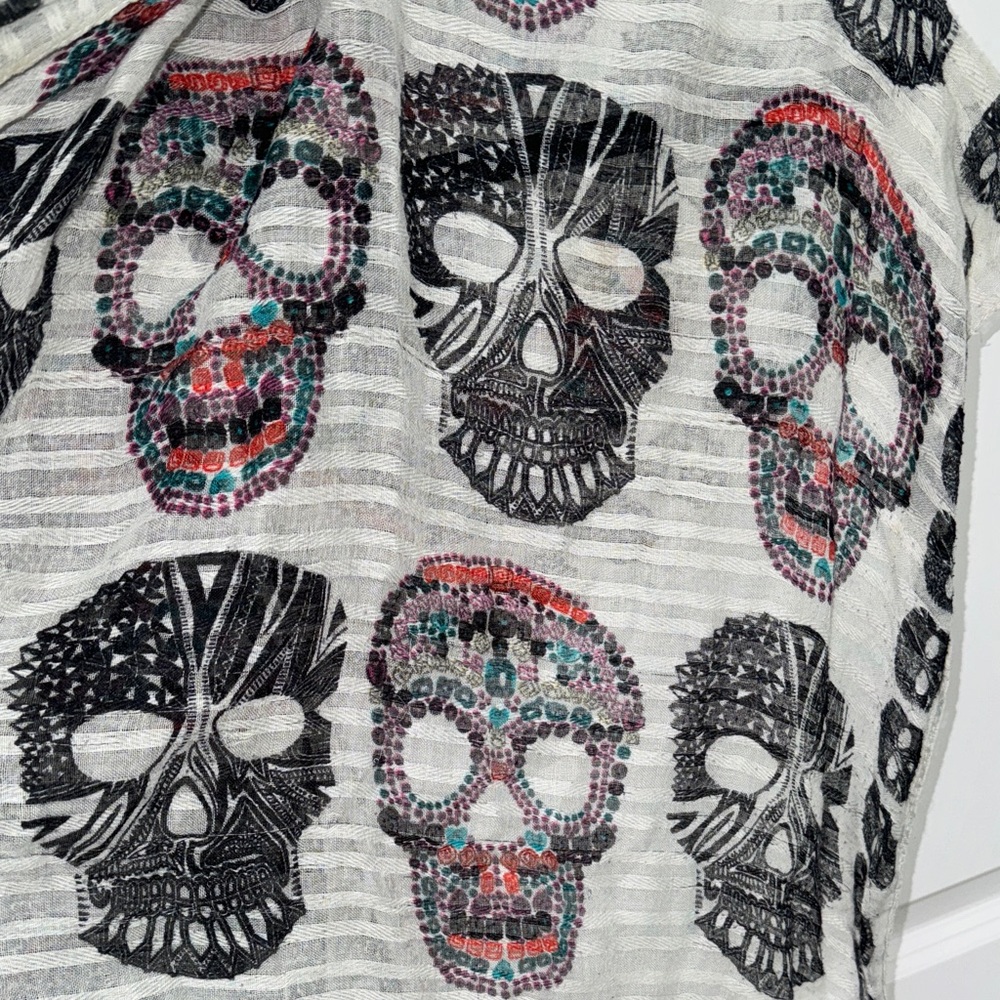 Skull Patterned Scarf - Picture 5 of 5